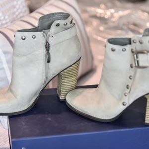 White letter short boots